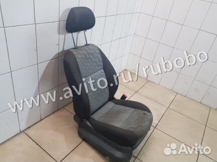 Сиденье правое переднее Skoda Fabia 2 BBM 2009