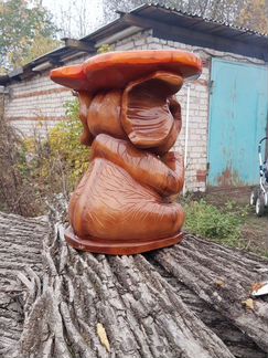 Подставка резная или стул