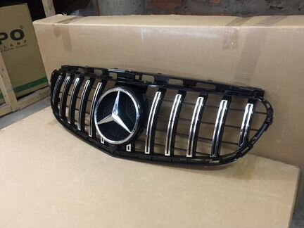 Решетка радиатора Мерседес 212 AMG Рестайлинг