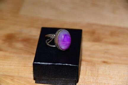 Серебряное кольцо с агатом необычного цвета р-р 18