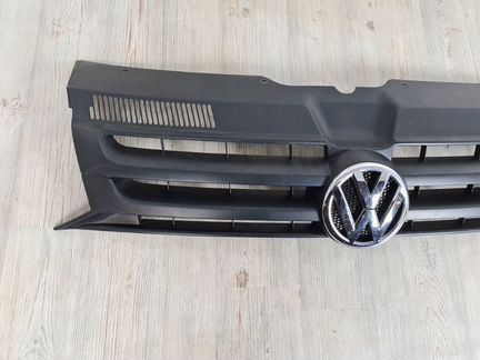 Решетка радиатора со значком передняя Vw