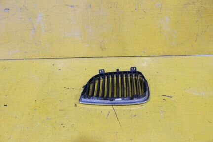 Решетка радиатора левая Bmw