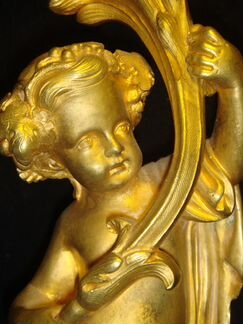 Антикварная настольная лампа Путти с цветком