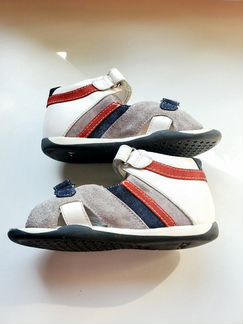 Очень модные сандалии 29р - 19см стелька