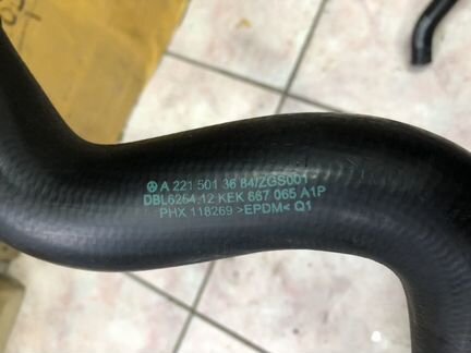 Патрубок радиатора Mercedes S221 W221